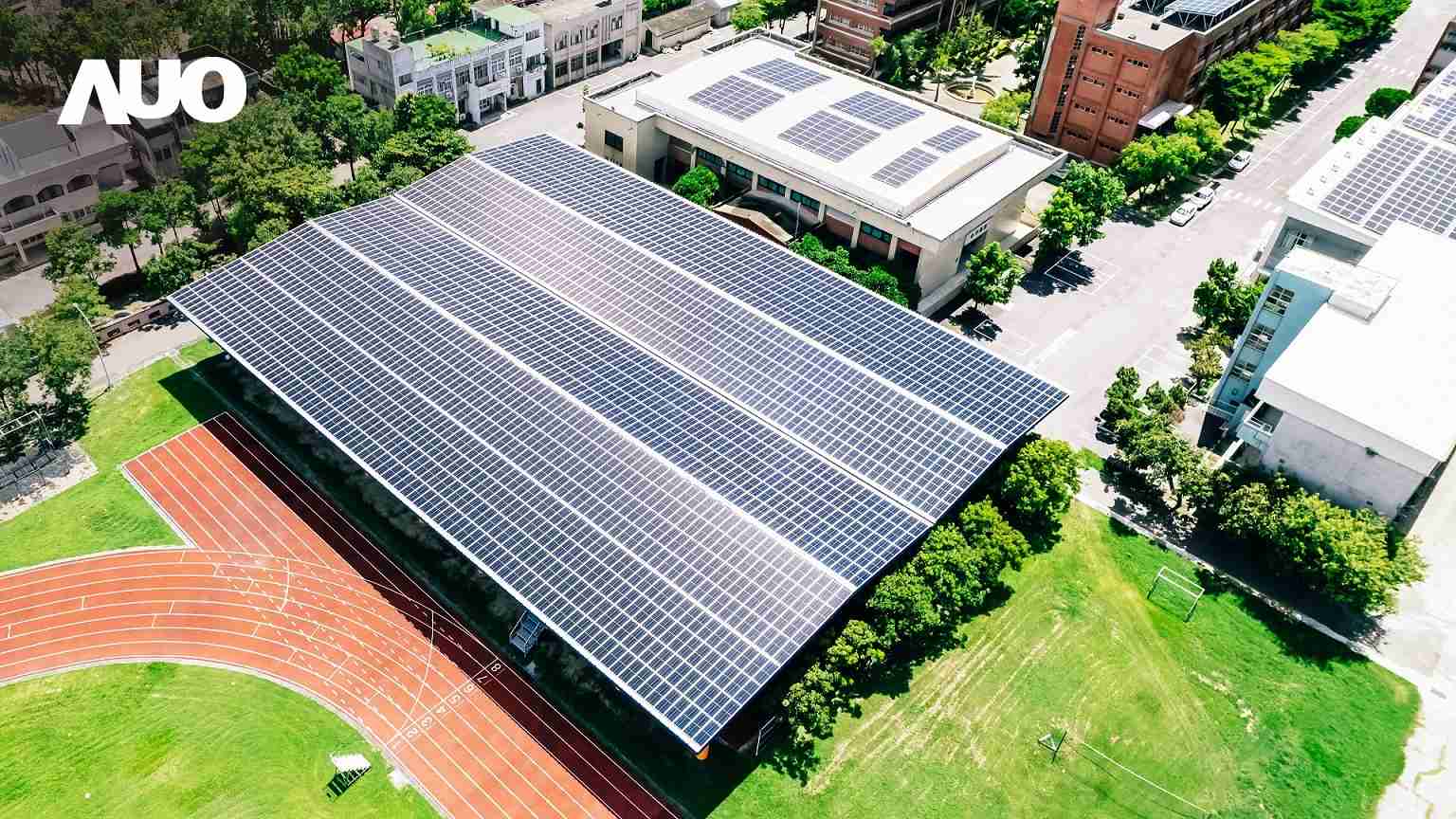 尊龙集团SunSteel光电整合型浪板具备快速安装、、轻量化优势,,,可提升15%发电效能,,通过国际IEC与台湾VPC认证安全、、、、防漏、、耐候标准