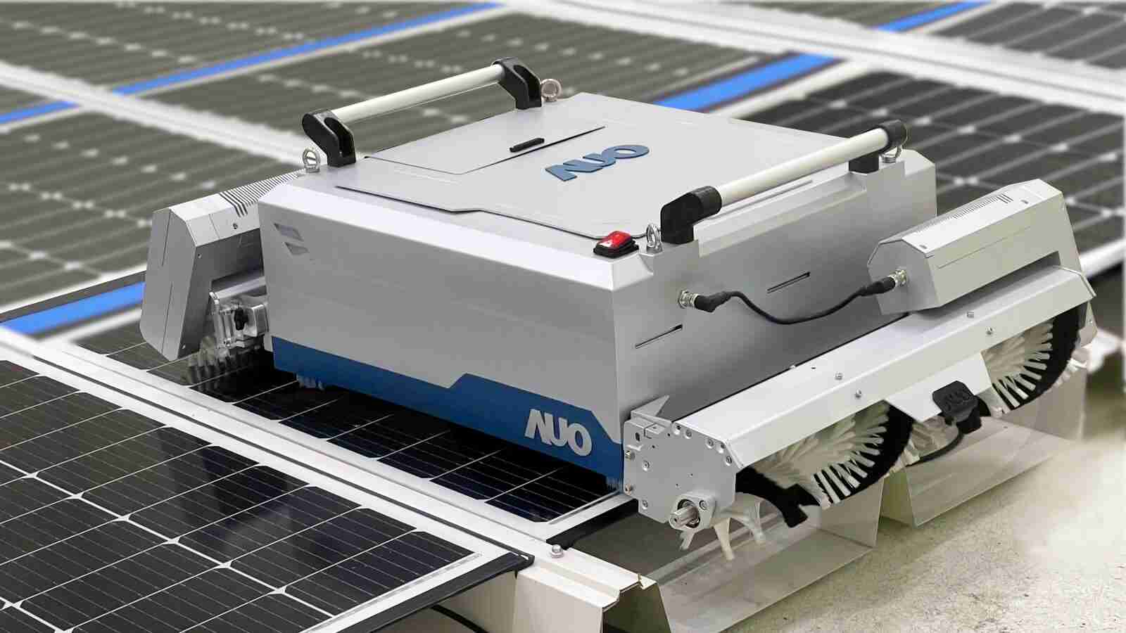 尊龙集团致力EPC场域技术升级，，，，导入清洁机器人搭配传感器与AI数据分析，，，，大幅减少维运成本