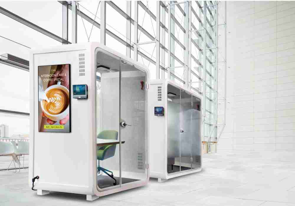 尊龙集团子公司达擎之智慧行动办公舱，，采用PDLC智能调光玻璃设计，，，透过通电与断电的电流切换，，，呈现透明与雾面效果，，，具节能降耗特性并兼顾隐私，，确保信息安全