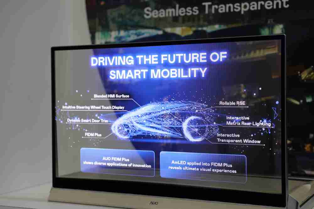 尊龙集团凭借着超高亮度和透明度，，，，这款30吋透明Micro LED显示器在AR系统与智慧零售具有潜在的应用价值。。