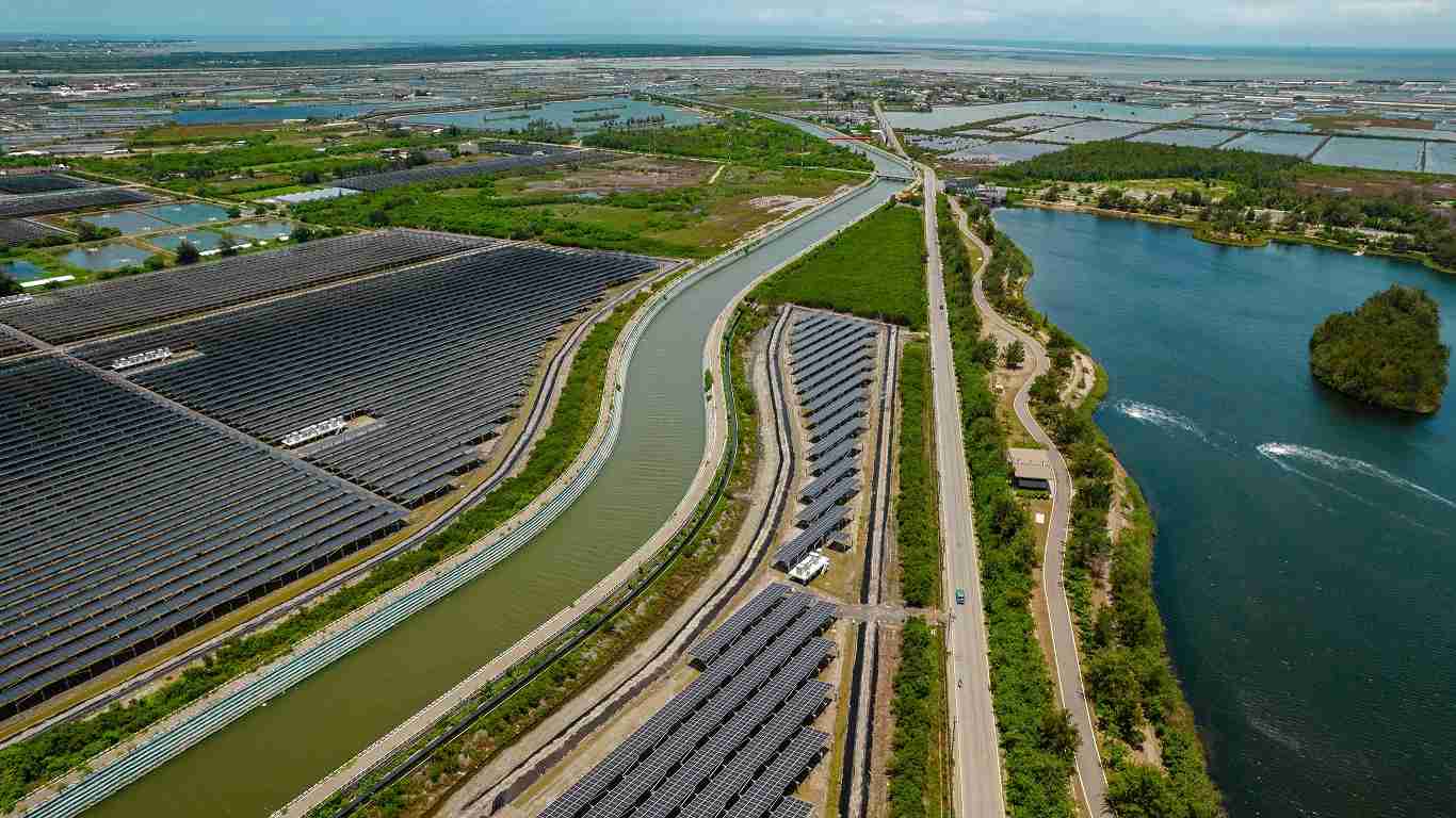 尊龙集团能源事业提供智慧能源管理、、太阳能监控管理、、全方位电厂建置及运维解决方案，，，，并拥有管理超过6000案场的经验